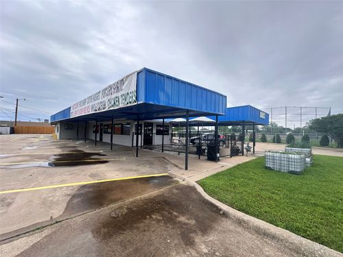 313 Castle Dr, Garland, TX, 75040-5113 | Card Image