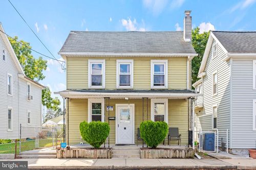 30 N Walnut St, HUMMELSTOWN, PA, 17036-1324 | Card Image