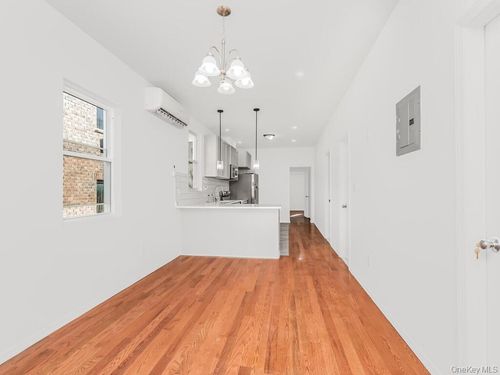 940 E 212th St, Bronx, NY, 10469-1110 | Card Image