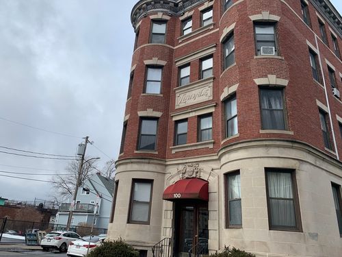 17-100 Linden, Boston, MA, 02134 | Card Image