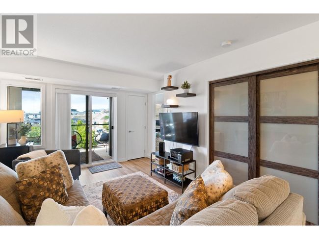 PH2 - 775 Academy Way, Condo with 3 bedrooms, 3 bathrooms and 1 parking in Kelowna BC | Image 9