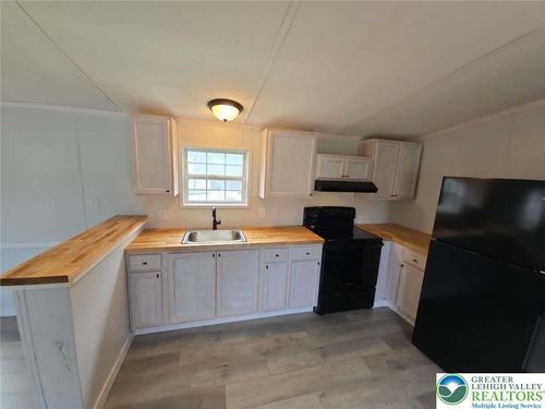 4206 Silver Fox Ct, Orefield, PA, 18069-2151 | Card Image