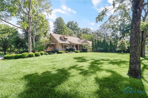 3998 W Bancroft St, Ottawa Hills, OH, 43606-2533 | Card Image