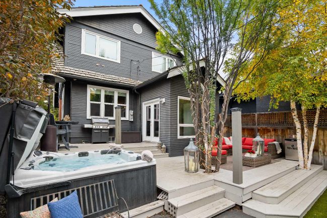 114 Garden Crescent Sw, Home with 4 bedrooms, 3 bathrooms and 2 parking in Calgary AB | Image 6