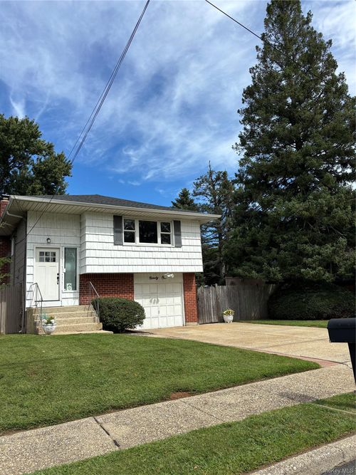 91 North St, Huntington Station, NY, 11746-1354 | Card Image