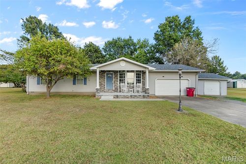 8 Elizabeth Rd, Sikeston, MO, 63801-9757 | Card Image