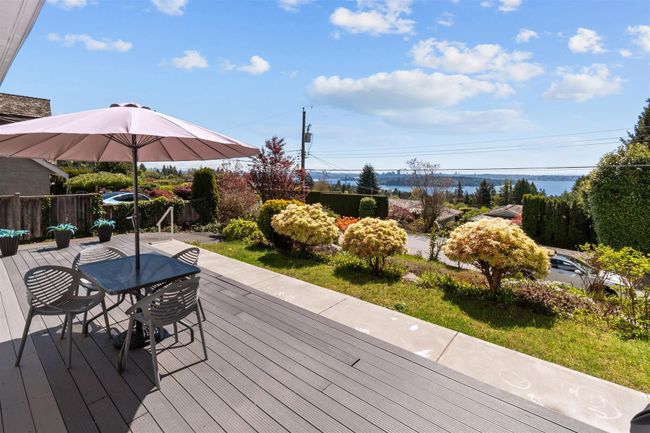 1895 Rosebery Avenue, House other with 6 bedrooms, 3 bathrooms and 4 parking in West Vancouver BC | Image 17