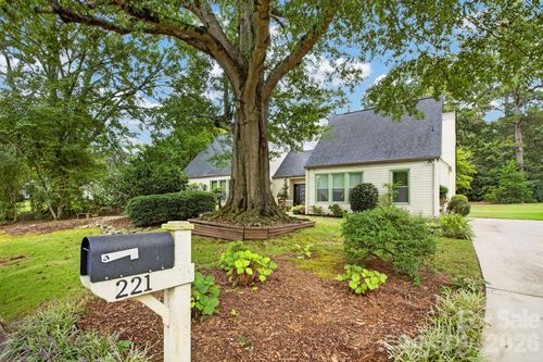 221 Saratoga Dr, Greer, SC, 29650-3551 | Card Image