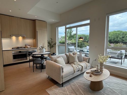 601-2235 Broadway E, Vancouver, BC, V5N0J5 | Card Image