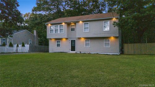 25 Nord Park Blvd, Middle Island, NY, 11953-1839 | Card Image
