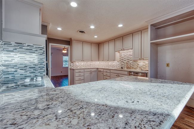 510 S Irick St, House other with 4 bedrooms, 3 bathrooms and null parking in Pilot Point TX | Image 5
