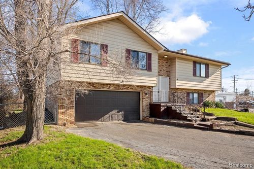 20100 Wick Rd, Taylor, MI, 48180-3803 | Card Image