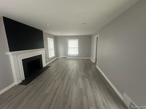 8897 Hartwell St, Detroit, MI, 48228-2531 | Card Image