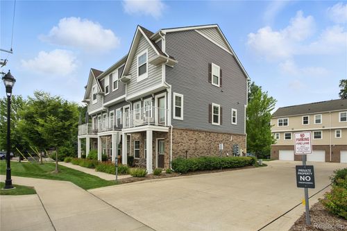 3317 Parkways Blvd, Auburn Hills, MI, 48326-3934 | Card Image