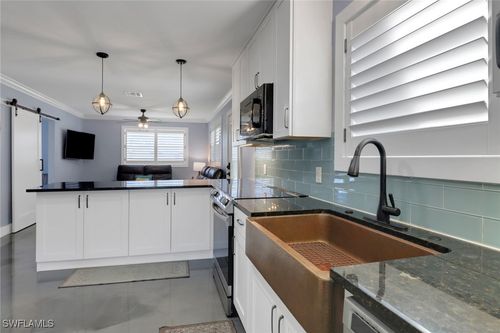 9804 Montana Ct, BONITA SPRINGS, FL, 34135-4706 | Card Image