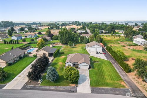 6616 Road 1.9 Ne, Moses Lake, WA, 98837-4917 | Card Image