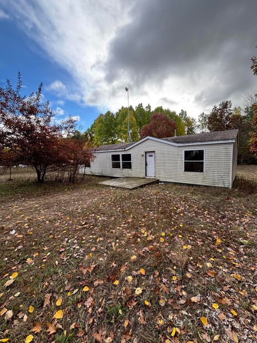 18731 Hill Dr, Reed City, MI, 49677-7913 | Card Image