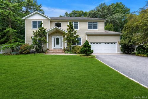 25 Pashen Pl, Dix Hills, NY, 11746-6627 | Card Image