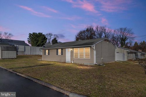 2 Woods Ave, GLEN BURNIE, MD, 21061-2679 | Card Image