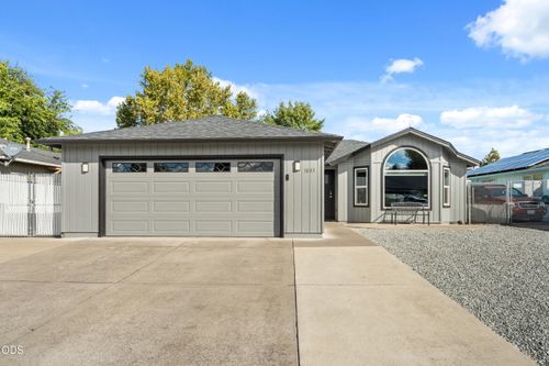 1003 Juanita Way, Central Point, OR, 97502-2884 | Card Image