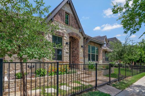 902 Adam Way, Euless, TX, 76040-4555 | Card Image