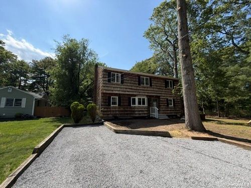 130 Park Ln, Middle Island, NY, 11953-1861 | Card Image