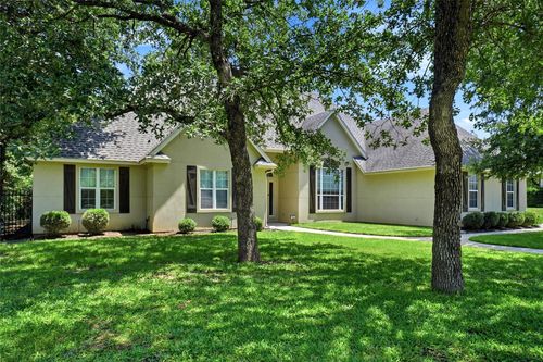 102 Manders Ct, Runaway Bay, TX, 76426-8404 | Card Image