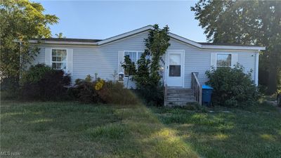 2627 E 40 Street, House other with 3 bedrooms, 2 bathrooms and null parking in Lorain OH | Image 3