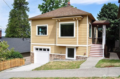 6208 Fremont Ave N, Seattle, WA, 98103-5649 | Card Image