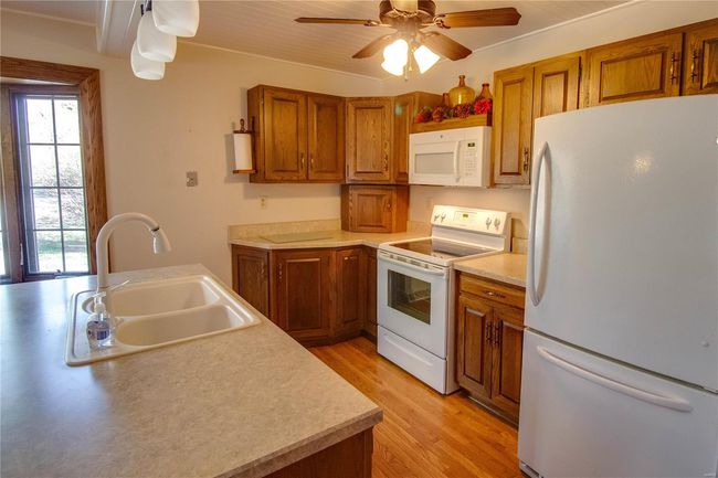 8556 Kee Mac Ln, House other with 2 bedrooms, 2 bathrooms and 3 parking in Alton IL | Image 26