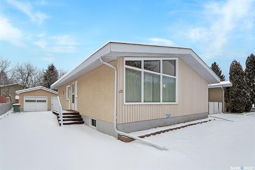 893 22nd St E, Prince Albert, SK, S6V1N9 | Card Image