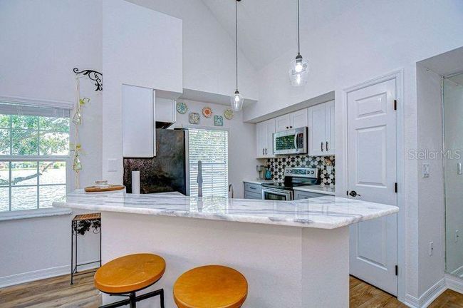 9304 Lake Chase Island Way, Condo with 3 bedrooms, 2 bathrooms and null parking in TAMPA FL | Image 11