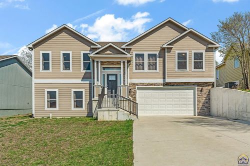 938 Sw Woodbridge Pl, Topeka, KS, 66606-2457 | Card Image