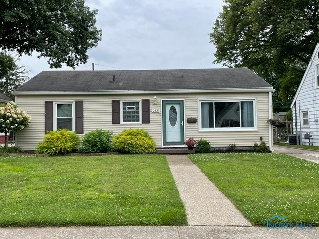 Oak Grove Pl, Toledo, OH 43613