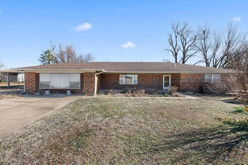 806 S Pine St, Crescent, OK, 73028-8985 | Card Image