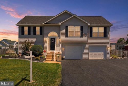 302 Dickenson Dr, INWOOD, WV, 25428-4380 | Card Image