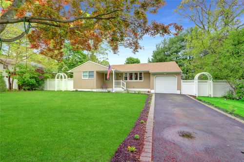 84 Balaton Ave, Lake Ronkonkoma, NY, 11779-1726 | Card Image