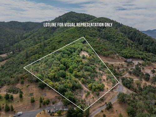 5525 Red Tail Ln, Rogue River, OR, 97537-4689 | Card Image
