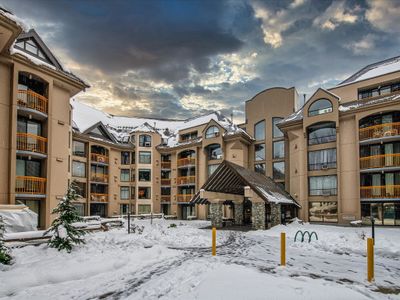 308 - 4809 Spearhead Dr, Condo with 1 bedrooms, 1 bathrooms and 2 parking in Whistler BC | Image 1