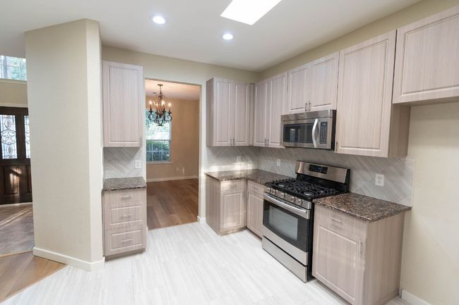 10920 Quarry Oaks Trl, House other with 5 bedrooms, 4 bathrooms and 2 parking in Austin TX | Image 6