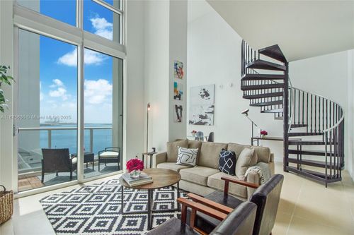 apt-1228-300 S Biscayne Blvd, Miami, FL, 33131-5362 | Card Image