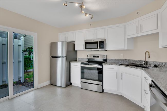 13-3 - 1914 Westminster Cir, House attached with 3 bedrooms, 2 bathrooms and null parking in VERO BEACH FL | Image 10