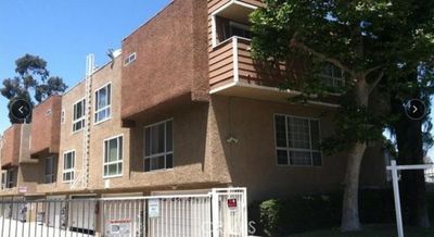 19 - Hazeltine Avenue, Condo with 3 bedrooms, 1 bathrooms and 2 parking in Van Nuys CA | Image 2