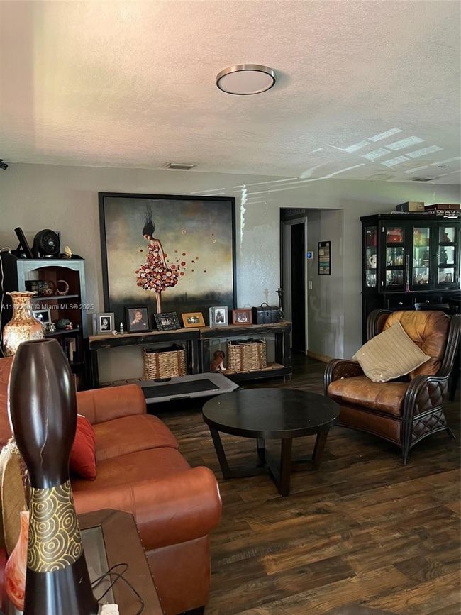 8230 Nw 15 Th St, House other with 3 bedrooms, 1 bathrooms and null parking in Pembroke Pines FL | Image 9