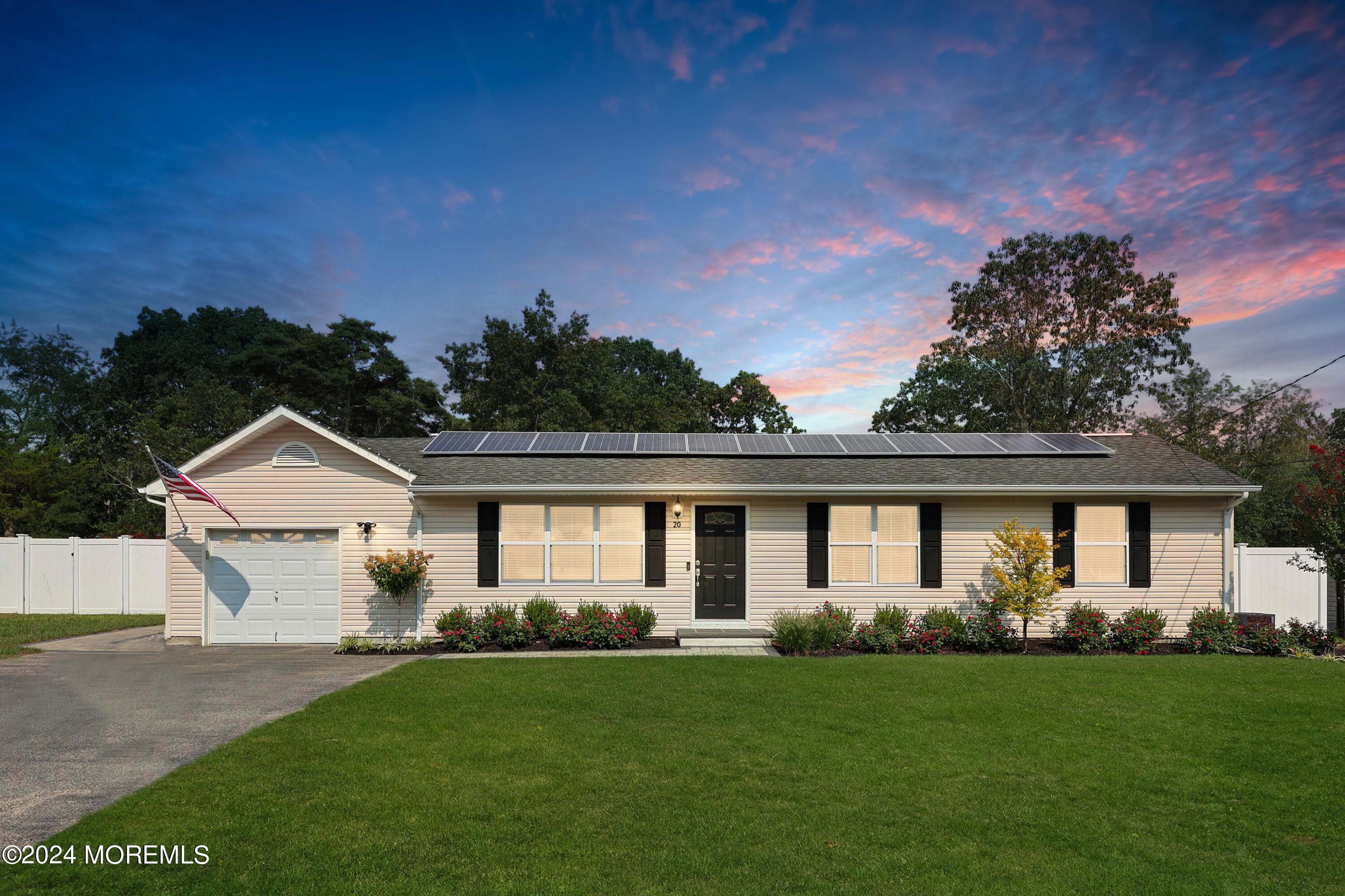 Arlyn Dr, Howell, NJ 07731