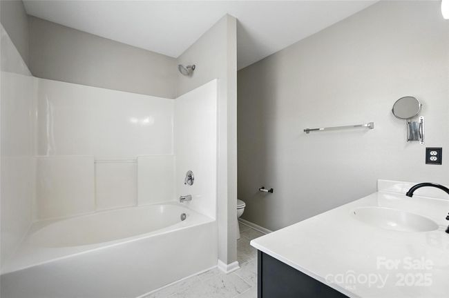 Secondary Bathroom | Image 28