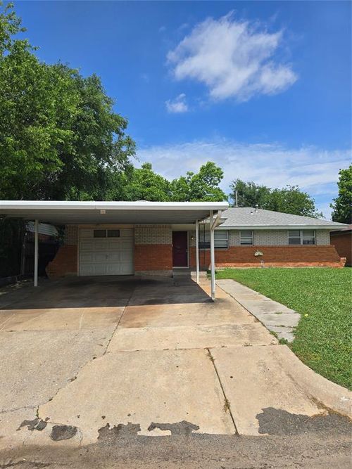 621 Sw 3rd St, Moore, OK, 73160-3911 | Card Image