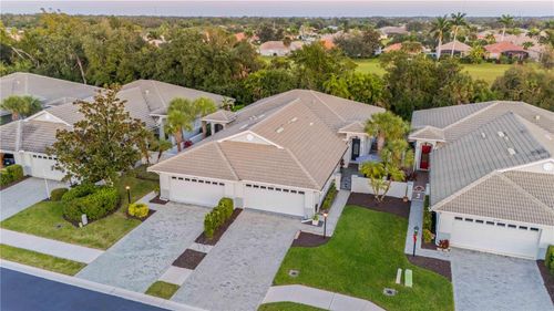211 Reclinata Cir, VENICE, FL, 34292-5402 | Card Image