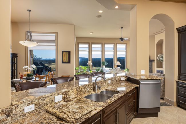 Breathtaking views from nearly every room | Image 23