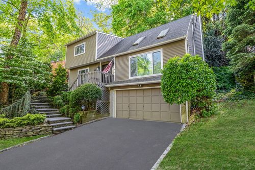 70 Sugar Toms Ln, East Norwich, NY, 11732-1150 | Card Image